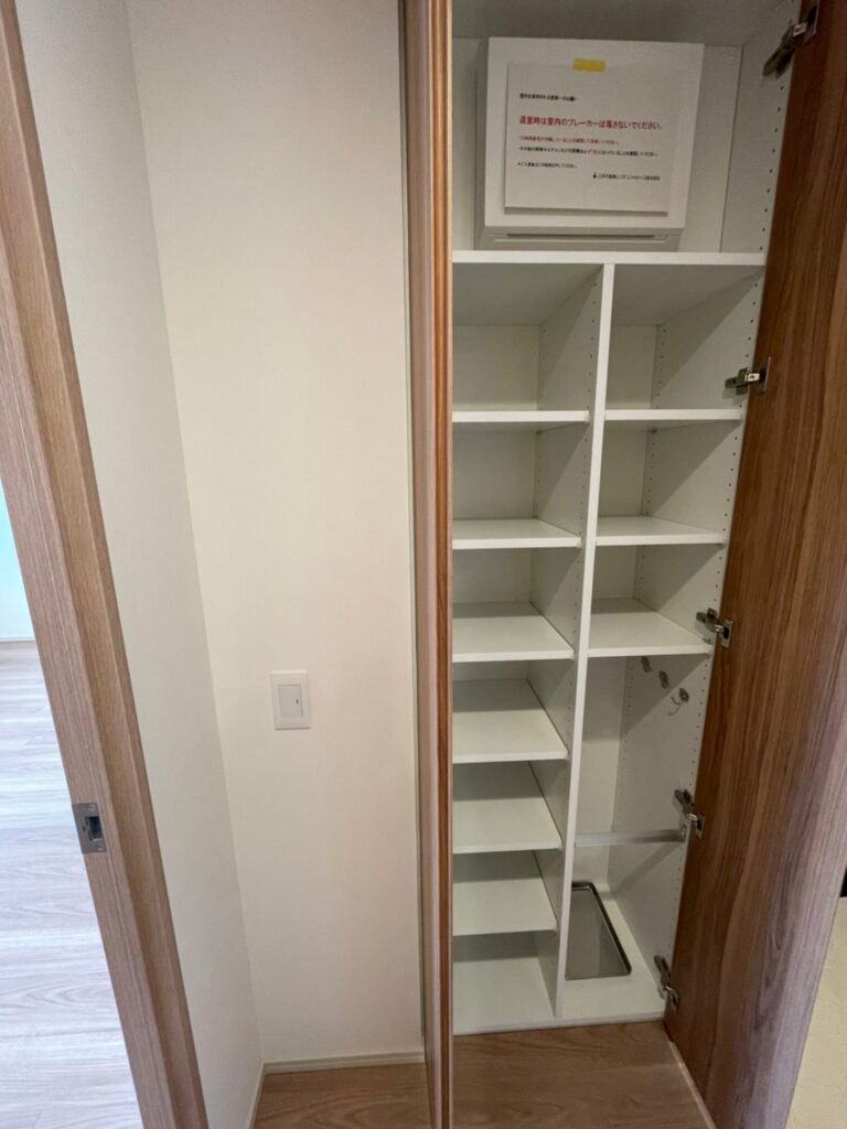 収納棚の画像