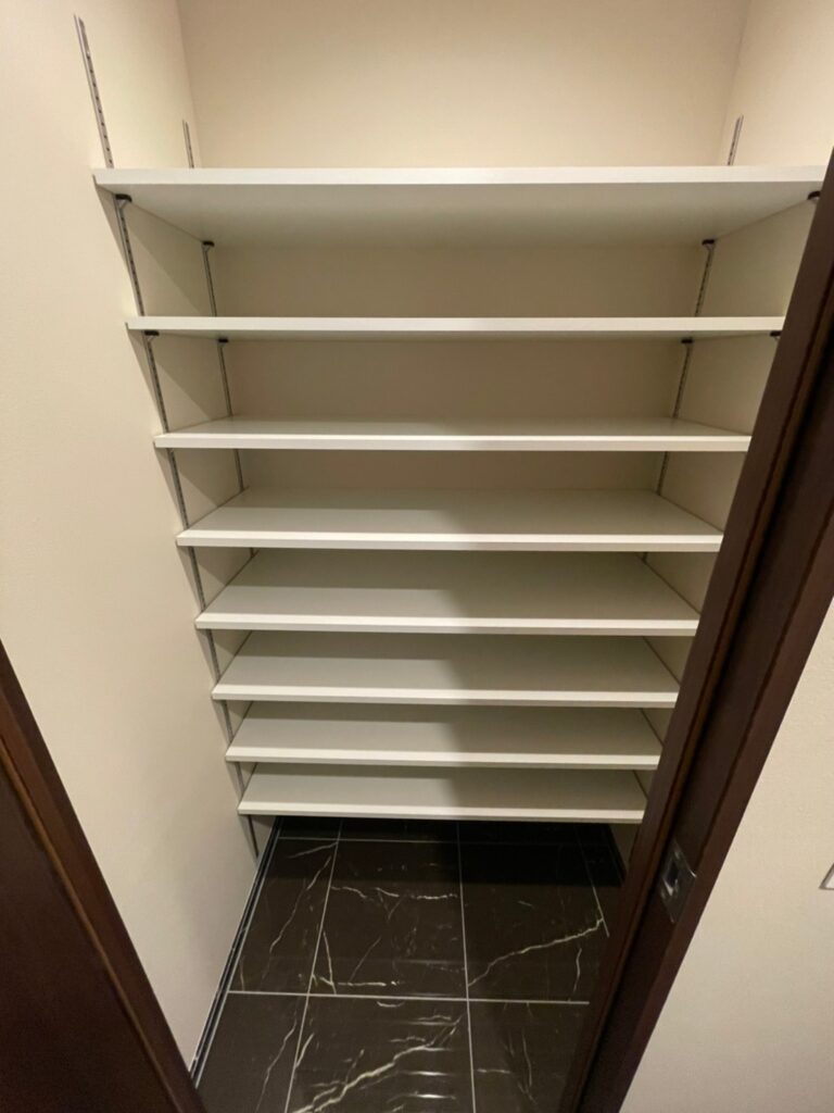 玄関のシューズボックスの画像