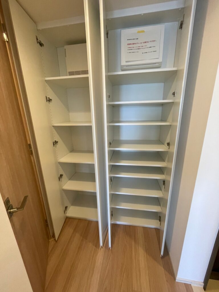 収納棚の画像